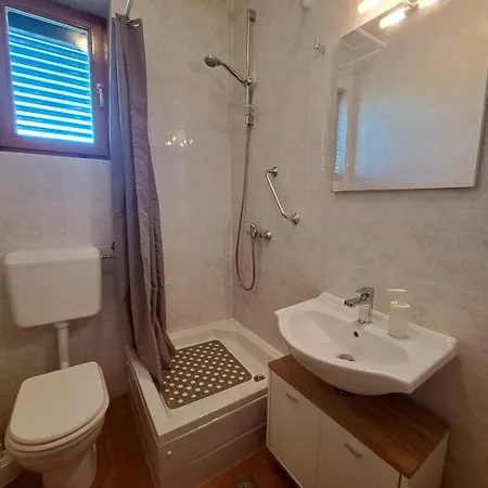 And Saric Apartman *