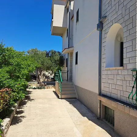And Saric Appartement Jadrija