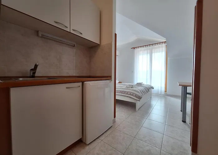 Apartament And Saric *